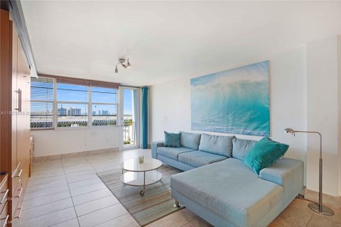 Condo in Miami Beach, Florida, 1 bedroom  № 1975770 - photo 9