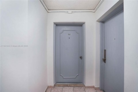 Condo in Miami Beach, Florida, 1 bedroom  № 1975770 - photo 6