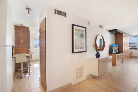Condo in Miami Beach, Florida, 1 bedroom  № 1975770 - photo 22