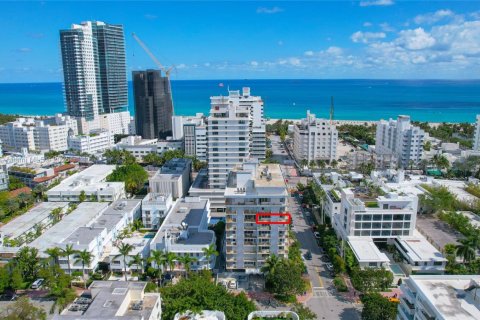 Condo in Miami Beach, Florida, 1 bedroom  № 1975770 - photo 2