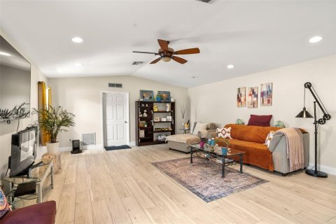 Casa en venta en Pinellas Park, Florida, 3 dormitorios, 193.52 m2 № 1902932 - foto 7