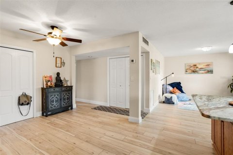 House in Pinellas Park, Florida 3 bedrooms, 193.52 sq.m. № 1902932 - photo 13
