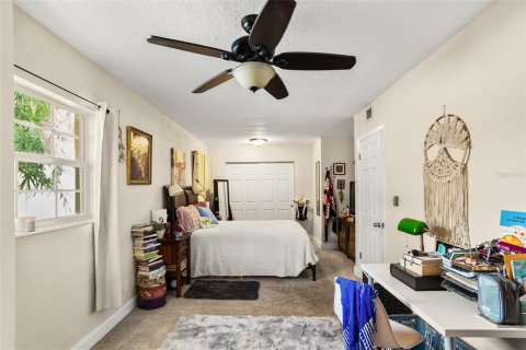 House in Pinellas Park, Florida 3 bedrooms, 193.52 sq.m. № 1902932 - photo 23