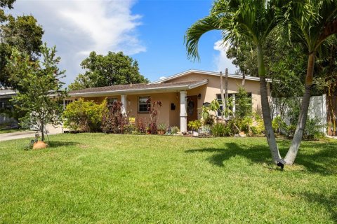 House in Pinellas Park, Florida 3 bedrooms, 193.52 sq.m. № 1902932 - photo 3