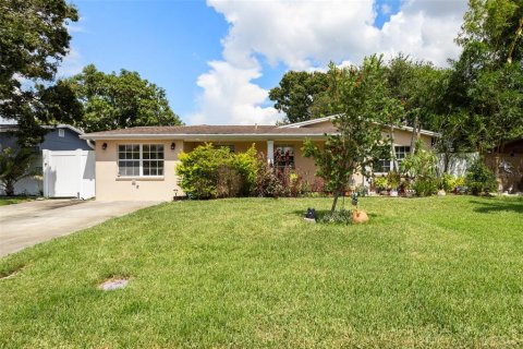 House in Pinellas Park, Florida 3 bedrooms, 193.52 sq.m. № 1902932 - photo 1