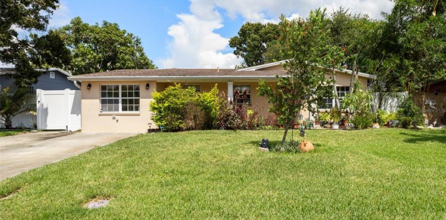 House in Pinellas Park, Florida 3 bedrooms, 193.52 sq.m. № 1902932
