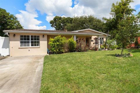 House in Pinellas Park, Florida 3 bedrooms, 193.52 sq.m. № 1902932 - photo 2
