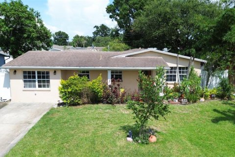 House in Pinellas Park, Florida 3 bedrooms, 193.52 sq.m. № 1902932 - photo 4