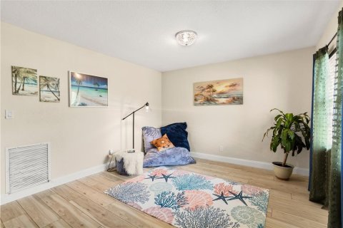 House in Pinellas Park, Florida 3 bedrooms, 193.52 sq.m. № 1902932 - photo 16