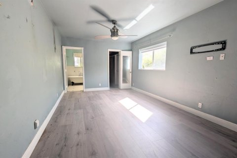 House in Hollywood, Florida 2 bedrooms, 159.05 sq.m. № 2262328 - photo 15