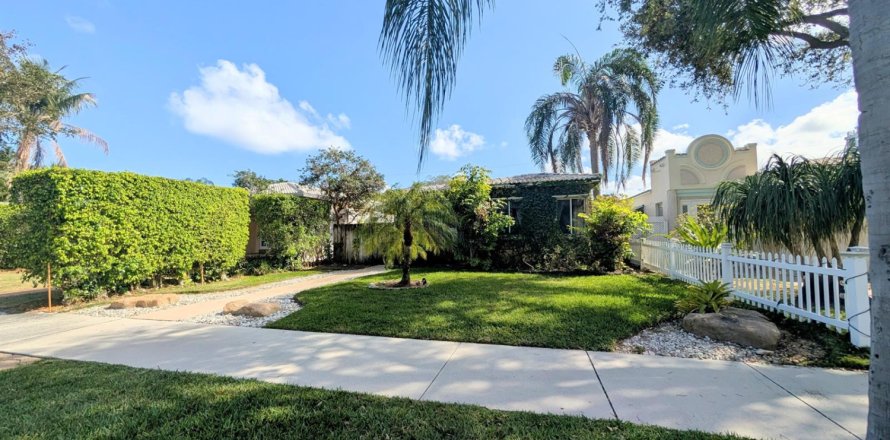 House in Hollywood, Florida 2 bedrooms, 159.05 sq.m. № 2262328