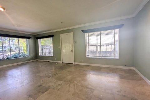 House in Hollywood, Florida 2 bedrooms, 159.05 sq.m. № 2262328 - photo 10