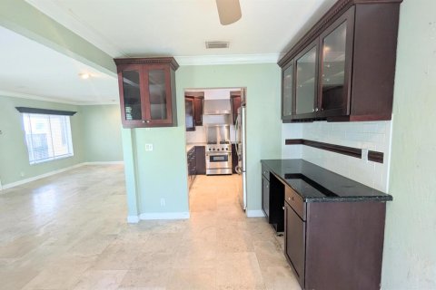 House in Hollywood, Florida 2 bedrooms, 159.05 sq.m. № 2262328 - photo 6
