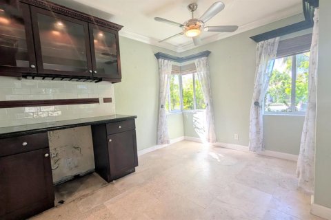 House in Hollywood, Florida 2 bedrooms, 159.05 sq.m. № 2262328 - photo 5
