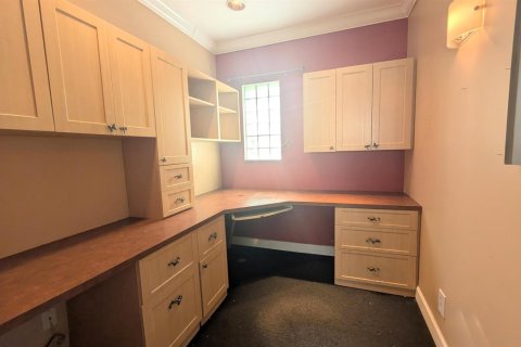 House in Hollywood, Florida 2 bedrooms, 159.05 sq.m. № 2262328 - photo 9