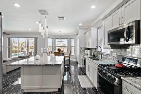House in Pembroke Pines, Florida 4 bedrooms, 320.79 sq.m. № 2392973 - photo 9