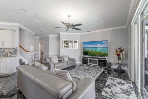 House in Pembroke Pines, Florida 4 bedrooms, 320.79 sq.m. № 2392973 - photo 15