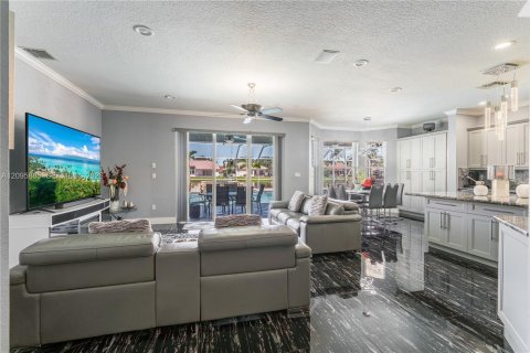 House in Pembroke Pines, Florida 4 bedrooms, 320.79 sq.m. № 2392973 - photo 16
