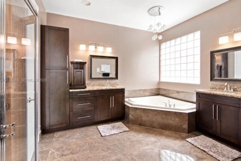 House in Pembroke Pines, Florida 4 bedrooms, 320.79 sq.m. № 2392973 - photo 20