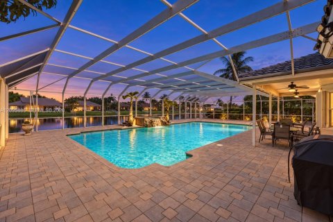 House in Pembroke Pines, Florida 4 bedrooms, 320.79 sq.m. № 2392973 - photo 3