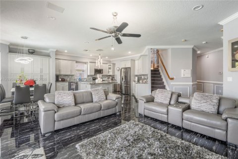 House in Pembroke Pines, Florida 4 bedrooms, 320.79 sq.m. № 2392973 - photo 17