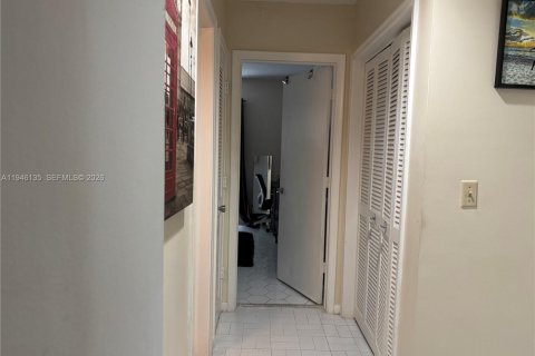 Villa ou maison à vendre à Tamarac, Floride: 3 chambres, 222.5 m2 № 2061205 - photo 23