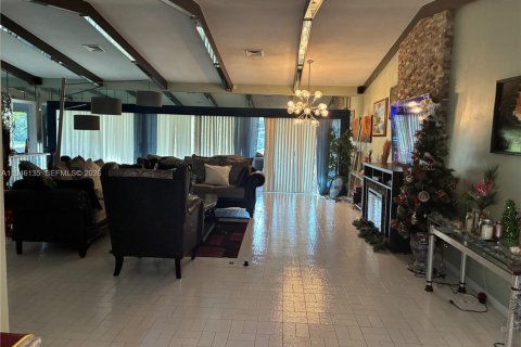 Villa ou maison à vendre à Tamarac, Floride: 3 chambres, 222.5 m2 № 2061205 - photo 3