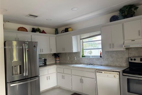 Villa ou maison à vendre à Tamarac, Floride: 3 chambres, 222.5 m2 № 2061205 - photo 9