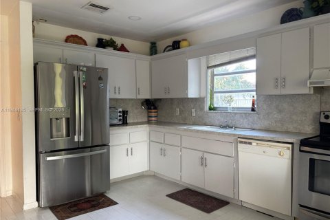 Villa ou maison à vendre à Tamarac, Floride: 3 chambres, 222.5 m2 № 2061205 - photo 10