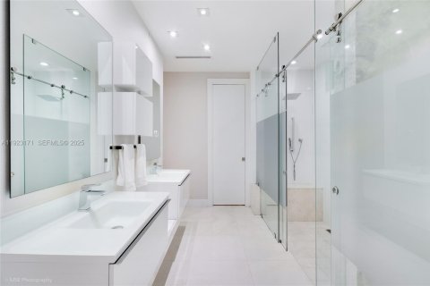 Купить виллу или дом в Майами, Флорида 5 спален, № 1986659 - фото 13