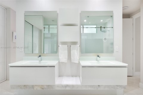 Купить виллу или дом в Майами, Флорида 5 спален, № 1986659 - фото 12