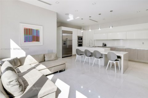 Купить виллу или дом в Майами, Флорида 5 спален, № 1986659 - фото 15