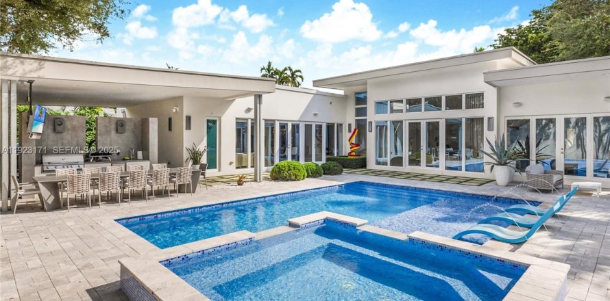 Дом в Майами, Флорида 5 спален № 1986659