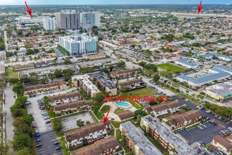 Townhouse in Sweetwater, Florida 2 bedrooms, 70.98 sq.m. № 2075677 - photo 8