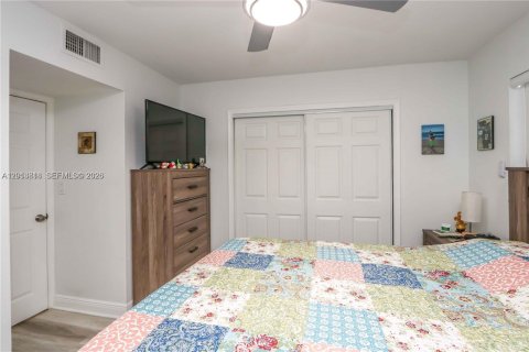 Townhouse in Sweetwater, Florida 2 bedrooms, 70.98 sq.m. № 2075677 - photo 6