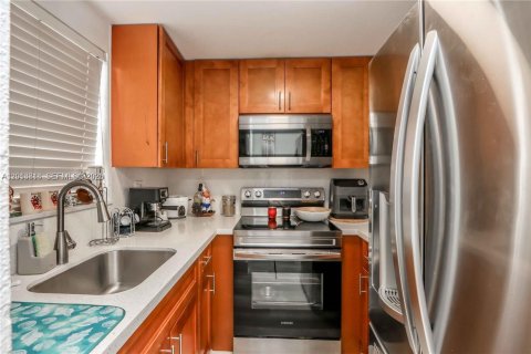 Townhouse in Sweetwater, Florida 2 bedrooms, 70.98 sq.m. № 2075677 - photo 3