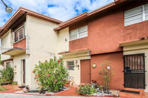 Townhouse in Sweetwater, Florida 2 bedrooms, 70.98 sq.m. № 2075677 - photo 9