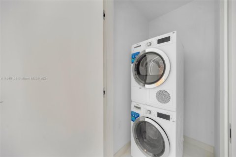 Condo in Miami, Florida, 2 bedrooms  № 1704128 - photo 12