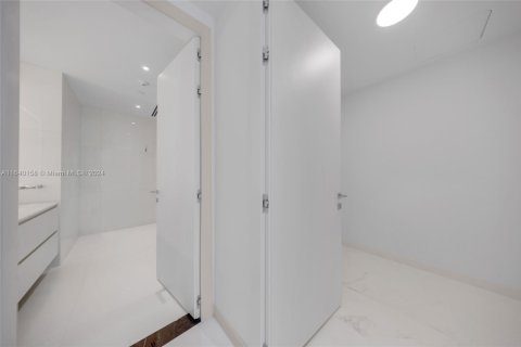 Condo in Miami, Florida, 2 bedrooms  № 1704128 - photo 26