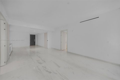 Condo in Miami, Florida, 2 bedrooms  № 1704128 - photo 13