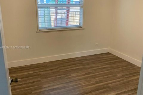 House in Fort Lauderdale, Florida 3 bedrooms, 92.9 sq.m. № 2045720 - photo 2