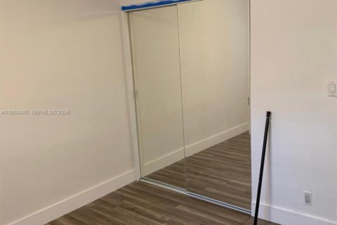 House in Fort Lauderdale, Florida 3 bedrooms, 92.9 sq.m. № 2045720 - photo 10