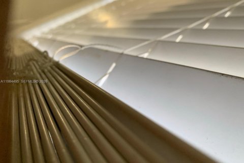 House in Fort Lauderdale, Florida 3 bedrooms, 92.9 sq.m. № 2045720 - photo 3