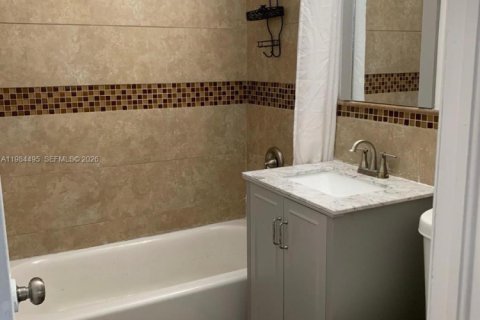 House in Fort Lauderdale, Florida 3 bedrooms, 92.9 sq.m. № 2045720 - photo 9