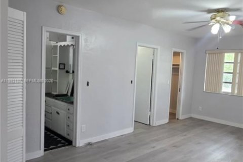 Immobilier commercial à louer à Hollywood, Floride: 1 chambre, 37.16 m2 № 2055781 - photo 13