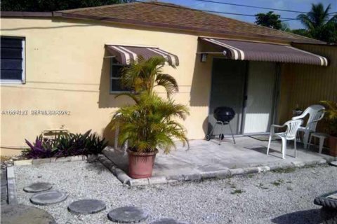 Immobilier commercial à Hollywood, Floride 1 chambre, 37.16 m2 № 2055781