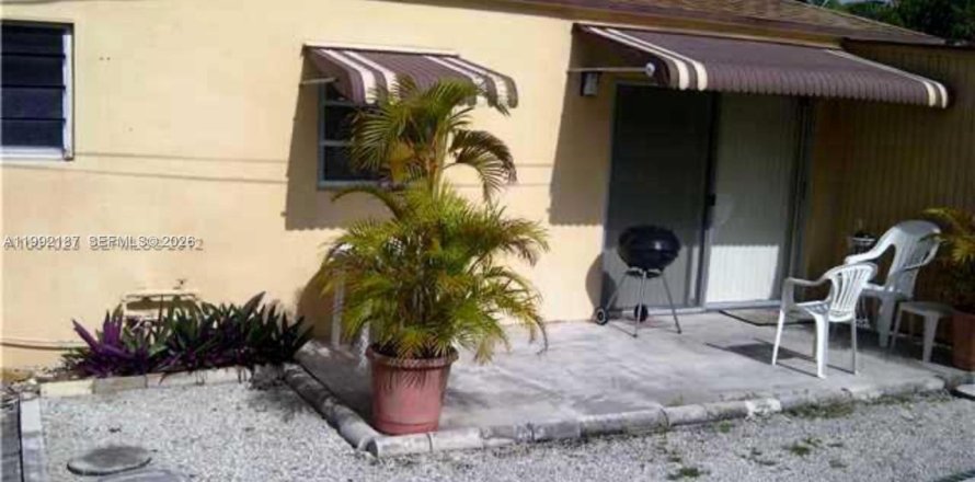 Immobilier commercial à Hollywood, Floride 1 chambre, 37.16 m2 № 2055781