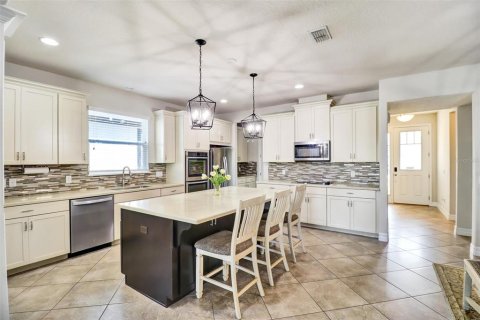 House in Orlando, Florida 4 bedrooms, 308.9 sq.m. № 2105560 - photo 12