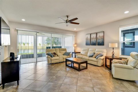 House in Orlando, Florida 4 bedrooms, 308.9 sq.m. № 2105560 - photo 20