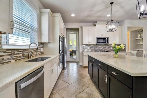 House in Orlando, Florida 4 bedrooms, 308.9 sq.m. № 2105560 - photo 14